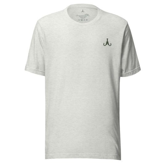 T-shirt de pêche The Fifty gris cendré, vue de face avec petit symbole d’hameçons Akwatix vert forêt.