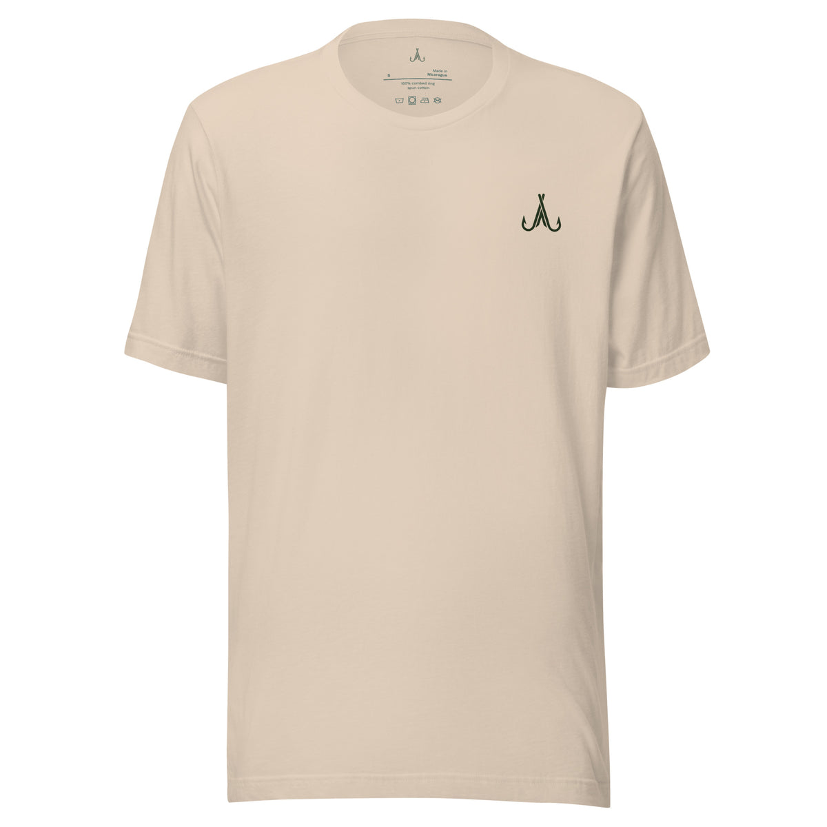 T-shirt de pêche The Fifty crème doux, vue de face avec petit symbole d’hameçons Akwatix vert forêt.